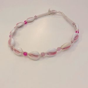 Shell choker necklace